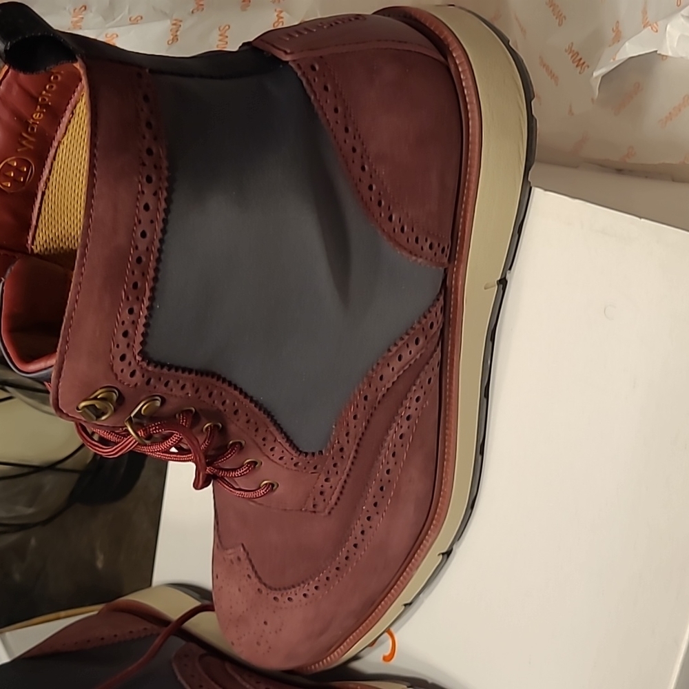 Mens motion wing tip boot